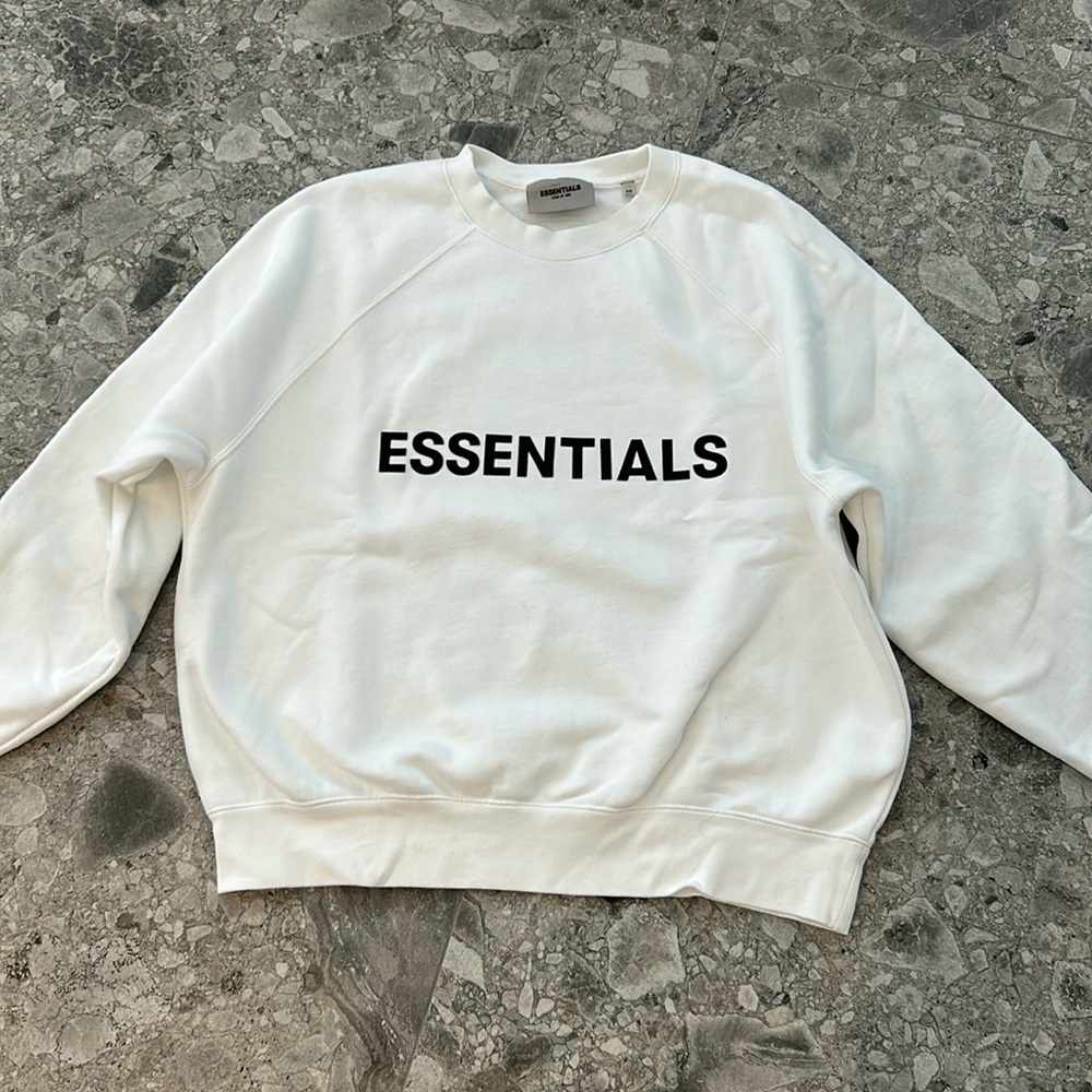 EUC essentials crewneck size xs